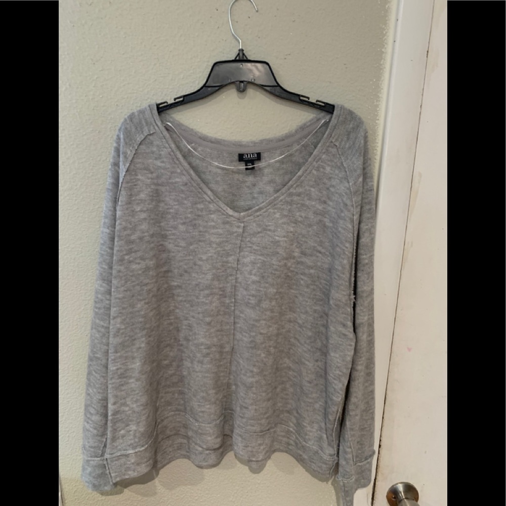Women’s V-Neck Long Sleeved pullover